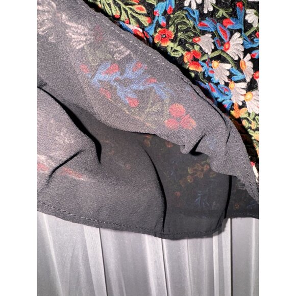 Vintage Midheaven Embroidered Floral Short Sleeve Top - Picture 5 of 10